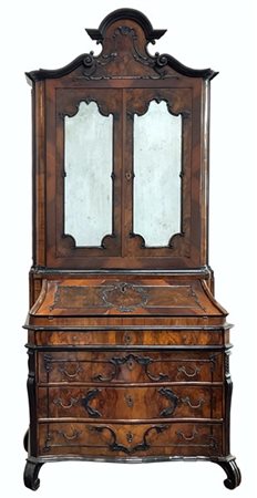 Trumeau impiallacciato e filettato in noce e radica di noce di forma mossa, int