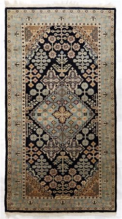 Tappeto Sparta, Anatolia, secolo XX. Decoro con medaglione romboidale e azzurro