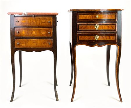 Lotto composto da due mobiletti in legni vari, di cui uno da centro con fronte