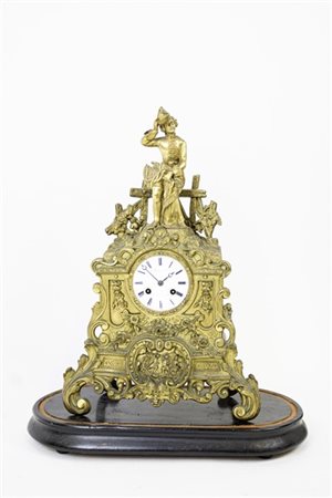 COSTANTINE LOUIS DETOUCHE
Pendola da appoggio in bronzo dorato.
Cassa di forma