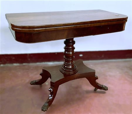 Tavolino da gioco impiallacciato in mogano con piano girevole e ribaltabile, so