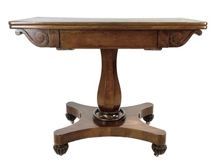 Tavolino da gioco in mogano con piano a libro e sostegno a balaustro su base sa