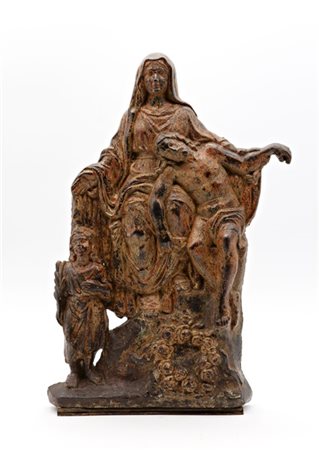 Placca in ghisa raffigurante la Pietà con tracce di policromia (h cm 45), suppo