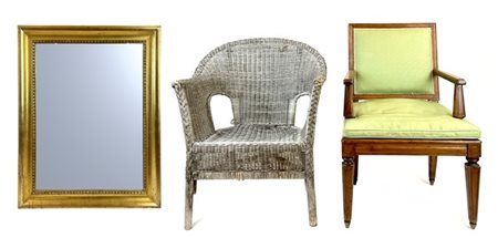 Lotto composto da un'antica poltrona in noce con gambe a obelisco rovesciato, u