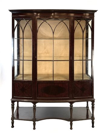 Vetrina in mogano a due corpi, parte superiore con fronte decorato da motivi a