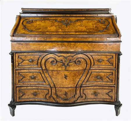 Ribalta lastronata in radica di noce con riserve e profili ebanizzati. Fronte a