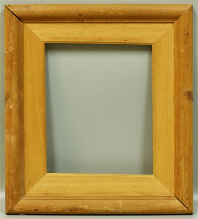 CORNICE IN LEGNO completa di passepartout cm 46,5x40, luce cm 28,5x23 Lievi...