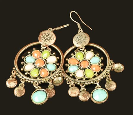 COPPIA DI ORECCHINI con pietre colorate, diametro cm 3,5 e lunghezza cm 7,5