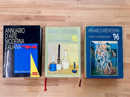 ANNUARI D'ARTE MODERNA E CONTEMPORANEA - Lotto unico di 3 annuari d'arte