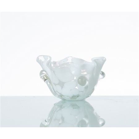 MAESTRI MURANESI, Una coppa a fazzoletto in vetro