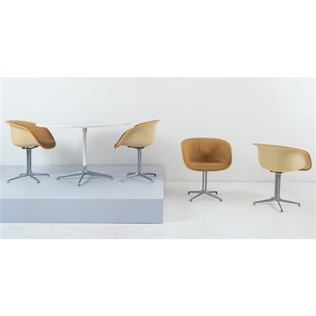 CHARLES EAMES, Quattro sedie e tavolo