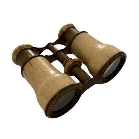Binocolo da teatro in osso, circa 1900.
