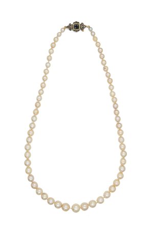 Collana di perle con chiusura in oro e diamanti Oro giallo 750/000 e argento....