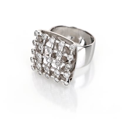 Anello quadrato in oro e brillanti Oro bianco 750/000, diamante in taglio...