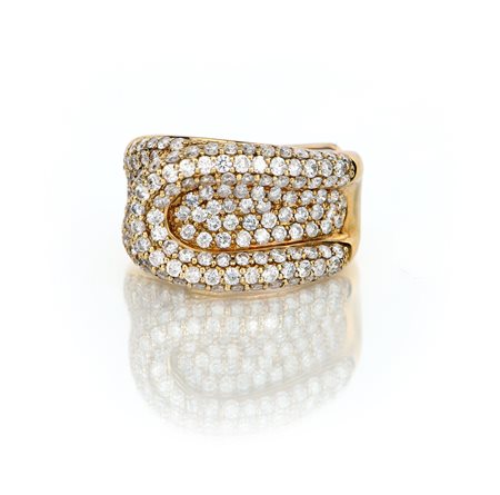 Anello a fibbia in oro e brillanti. Oro giallo 750/000. Diamanti in taglio...