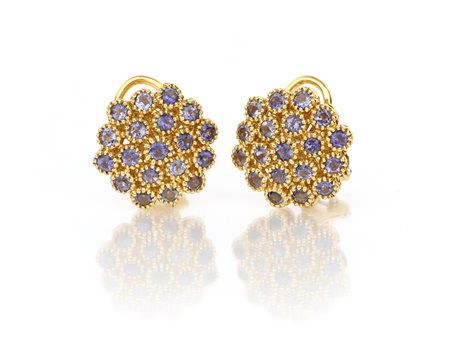 Coppia di orecchini in oro e tanzaniti Oro giallo 750/000. Peso complessivo...