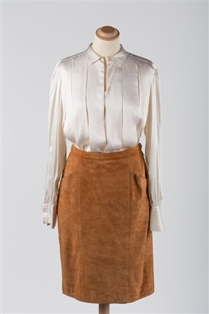 Gucci 1980&#39;sAn outfit consisting of a white silk blouse and a...