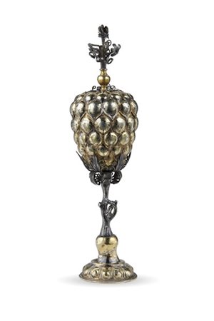 Barok ananaspokal. Coppa in vermeil e argento con presa del coperchio a fiori e