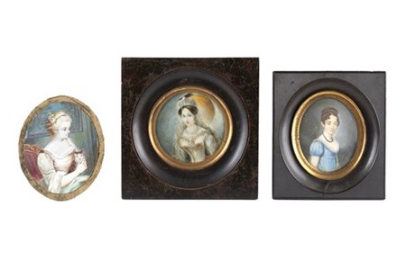 Arte del secolo XIX. Tre miniature su avorio raffiguranti gentildonne, di cui d