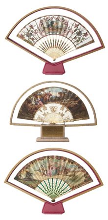 Arte del secolo XVIII-XIX. Lotto composto da tre ventagli con stecche in avorio