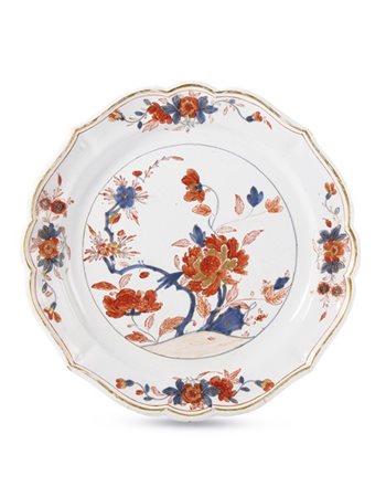 Manifattura di Pasquale Rubati, Milano, 1770 circa. Piatto polilobato in maioli