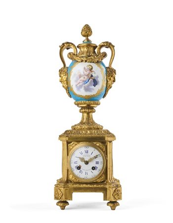 CAUDRON E.ve DE BREGUET 
Pendola da appoggio in bronzi dorati e placche in porc