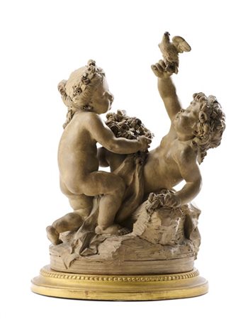 Manifattura francese, secolo XIX. Gruppo in terracotta con due figure di putti