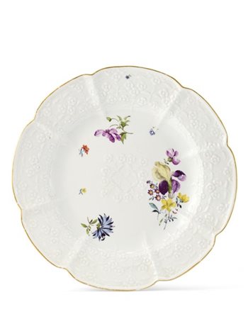 Manifattura di Meissen, 1750 circa. Piatto in porcellana bianca con tesa polilo