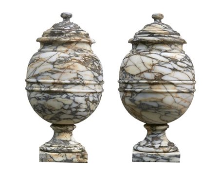 Coppia di vasi ovoidali con coperchio in breccia su base quadrata (h. cm 53) (d
