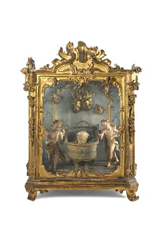 Arte del secolo XVIII. Teca in legno intagliato e dorato con fronte e fianchi a