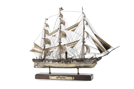 Modello in argento del tre alberi "The Hartford, U.S sloop of war. Flagship of