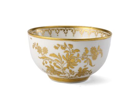 Manifattura di Cozzi, Venezia, secolo XVIII. Chicchera in porcellana profilata