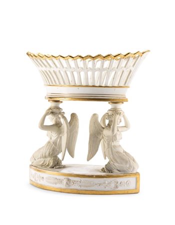 Manifattura francese, secolo XIX. Centrotavola in porcellana bianca con profili