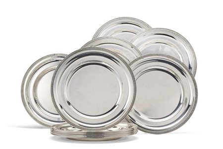 Dodici sottopiatti in argento con bordura a foglie lanceolate e profilo perlina