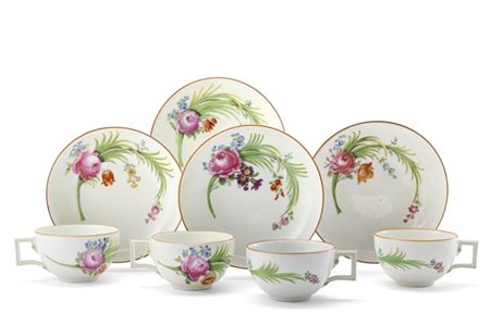 Manifattura di Meissen, secolo XIX. Gruppo di quattro tazzine da tè con piattin