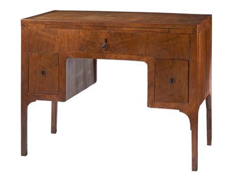 Scrittoio lastronato in noce e filettato in legni vari, fronte a due cassetti c