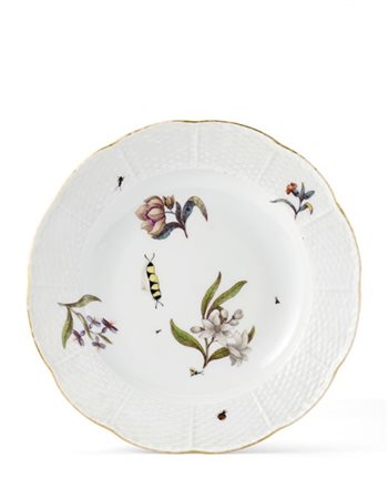 Manifattura di Meissen, 1745 circa. Piatto fondo in porcellana bianca policroma