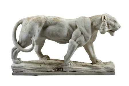 Ignoto del secolo XX. "Tigre" scultura a tutto tondo in marmo poggiante su base