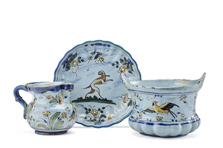 Manifattura di Pavia, secolo XVIII. Lotto composto da una crespina, un secchiel