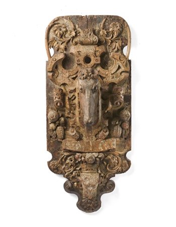 Scultore del secolo XVII. Insegna in legno intagliato con tracce di policromia