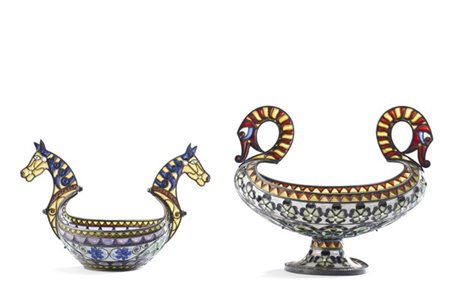 Due saliere biansate in argento e smalti plique-à-jour con decoro floreale stil