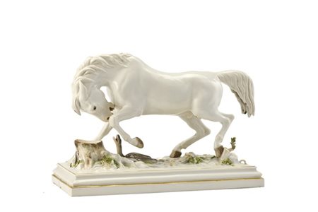 Manifattura tedesca, secolo XIX. "Cavallo spaventato da un serpente", gruppo in