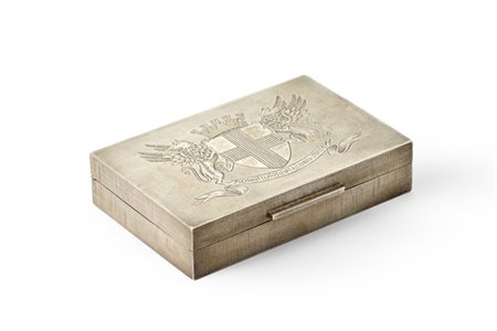 MARIO BUCCELLATI. Scatola porta sigarette in argento zigrinato con coperchio in