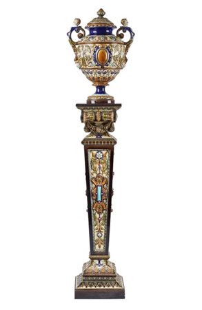 Manifattura Rörstrand, Svezia, secolo XIX-XX. Vaso in ceramica con coperchio di