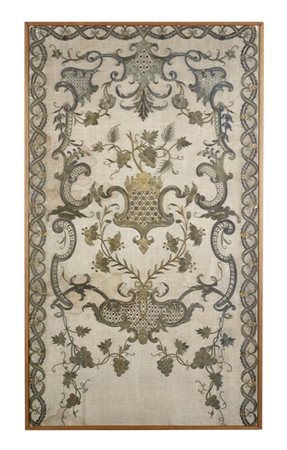 Frammento di parochet in filo d'argento dorato su fondo gros di seta broccato i