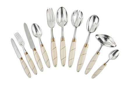 Haumières, Paris, secolo XX. Servizio di posate in argento dorato con presa in