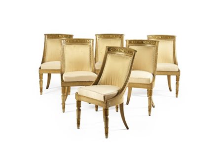 Gruppo di sei sedie a gondola in legno laccato e dorato con rilievi a palmette,