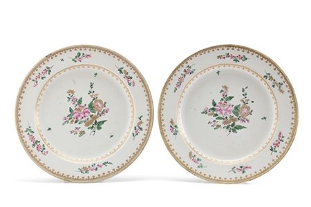 Manifattura di Pasquale Rubati, Milano, secolo XVIII. Coppia di piatti in maiol