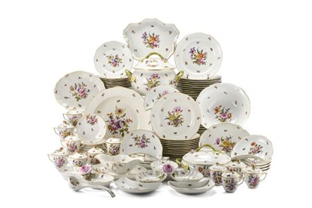 Manifattura di Herend, modello "Bouquet de Herend". Servizio da tavola in porce