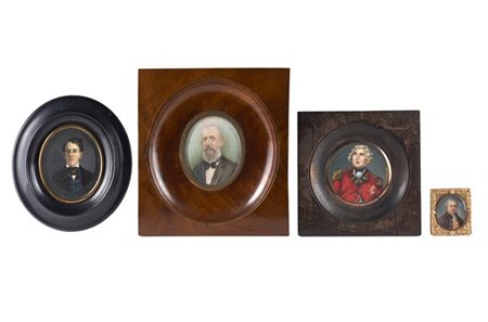 Arte del secolo XIX. Quattro miniature su avorio raffiguranti gentiluomini (mis